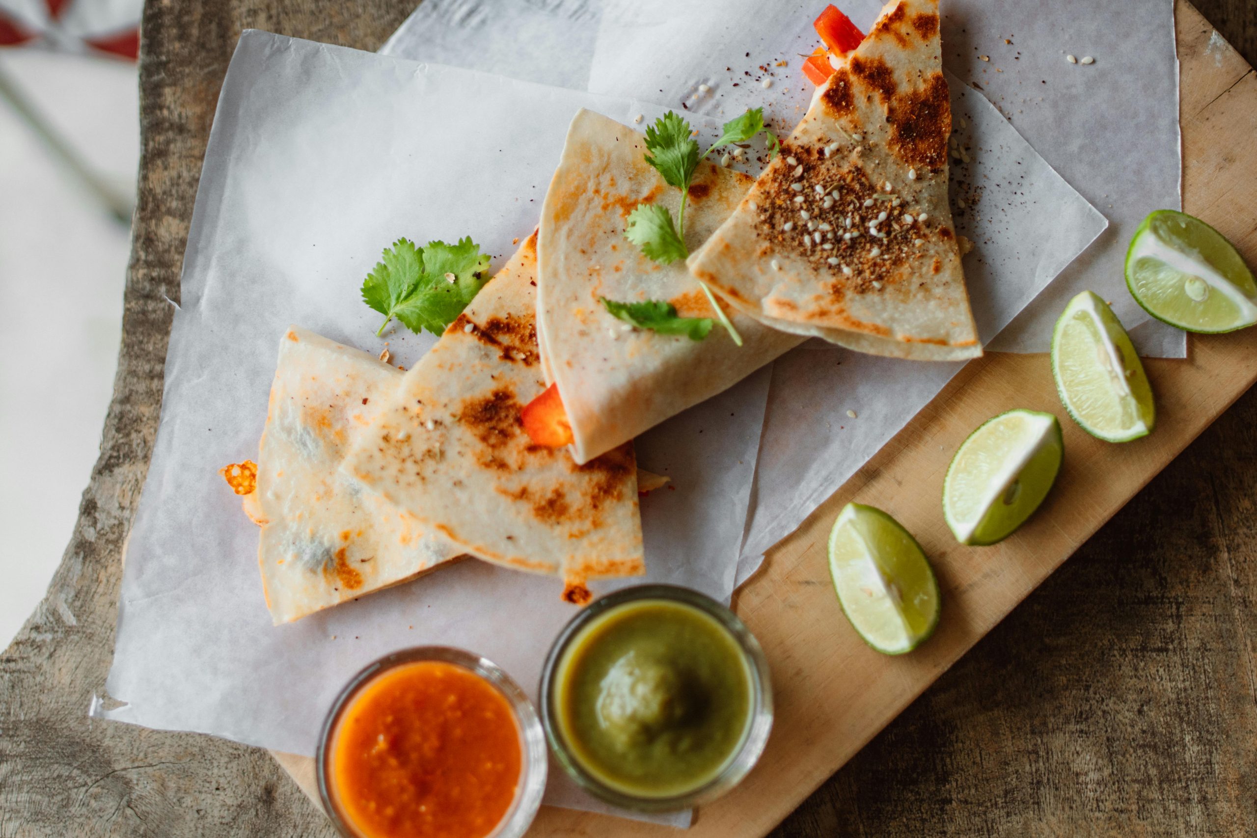 Guacamole and Tortilla Chips: A Creamy, Flavorful Dip with a Crunch